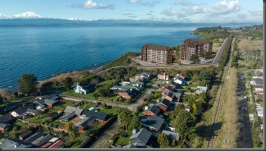 Lago_Llanquihue_edificio y línea trem